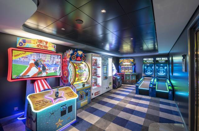 バーチャル ゲーム アーケード & ボウリング